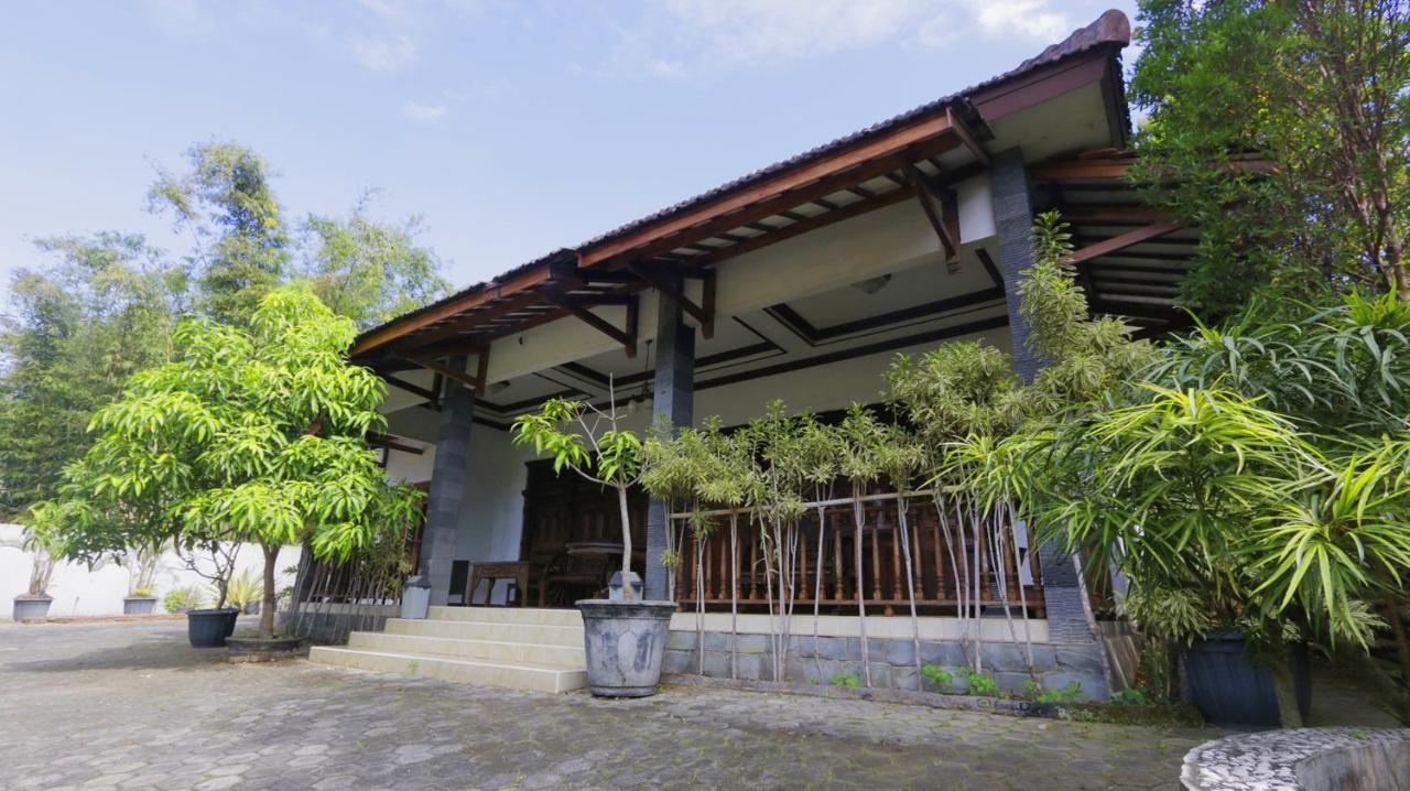 Hotel Alista Bondowoso Exterior foto